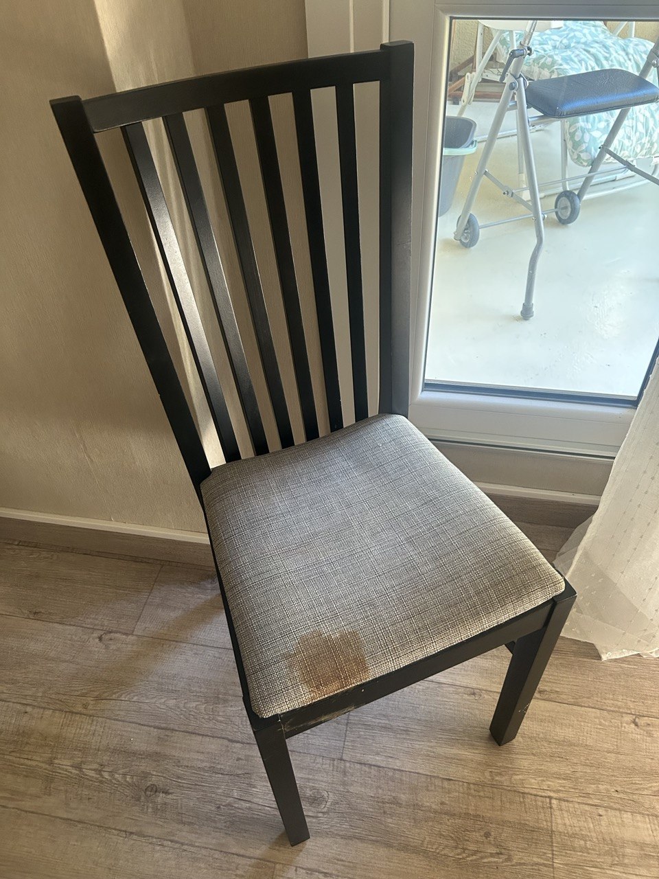 Avant nettoyage : Chaise