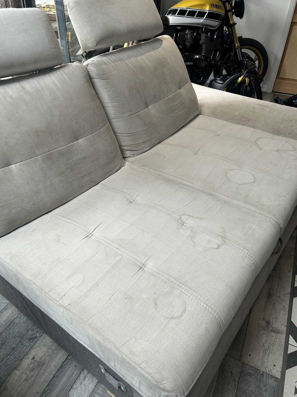 Avant nettoyage : Canapé d'angle convertible