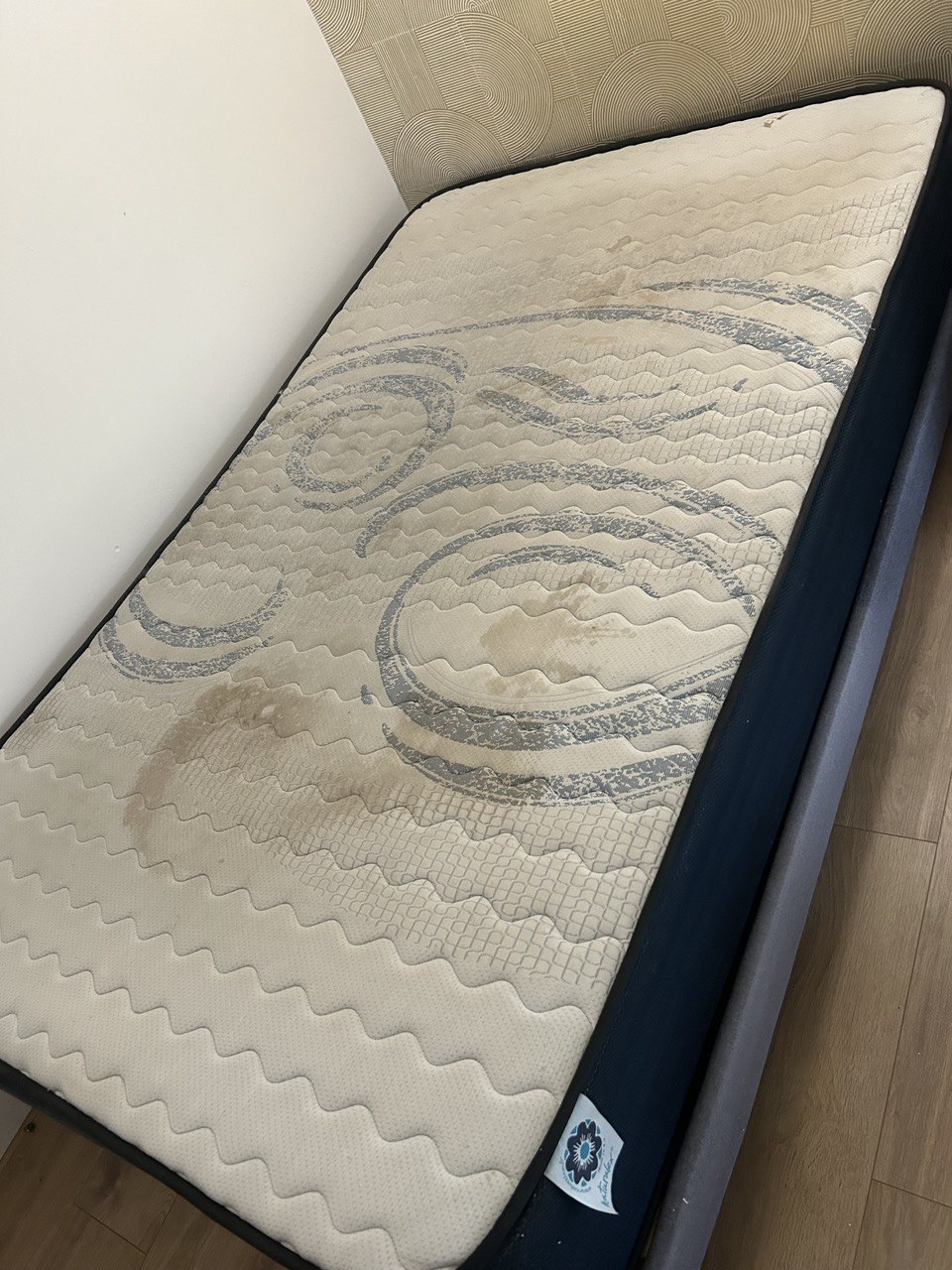 Avant nettoyage : Matelas