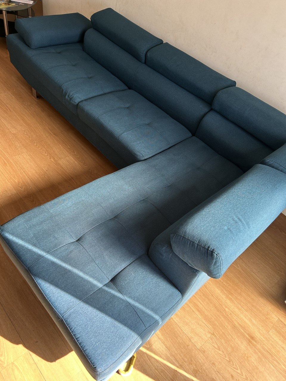 Après nettoyage : Canapé d'angle bleu